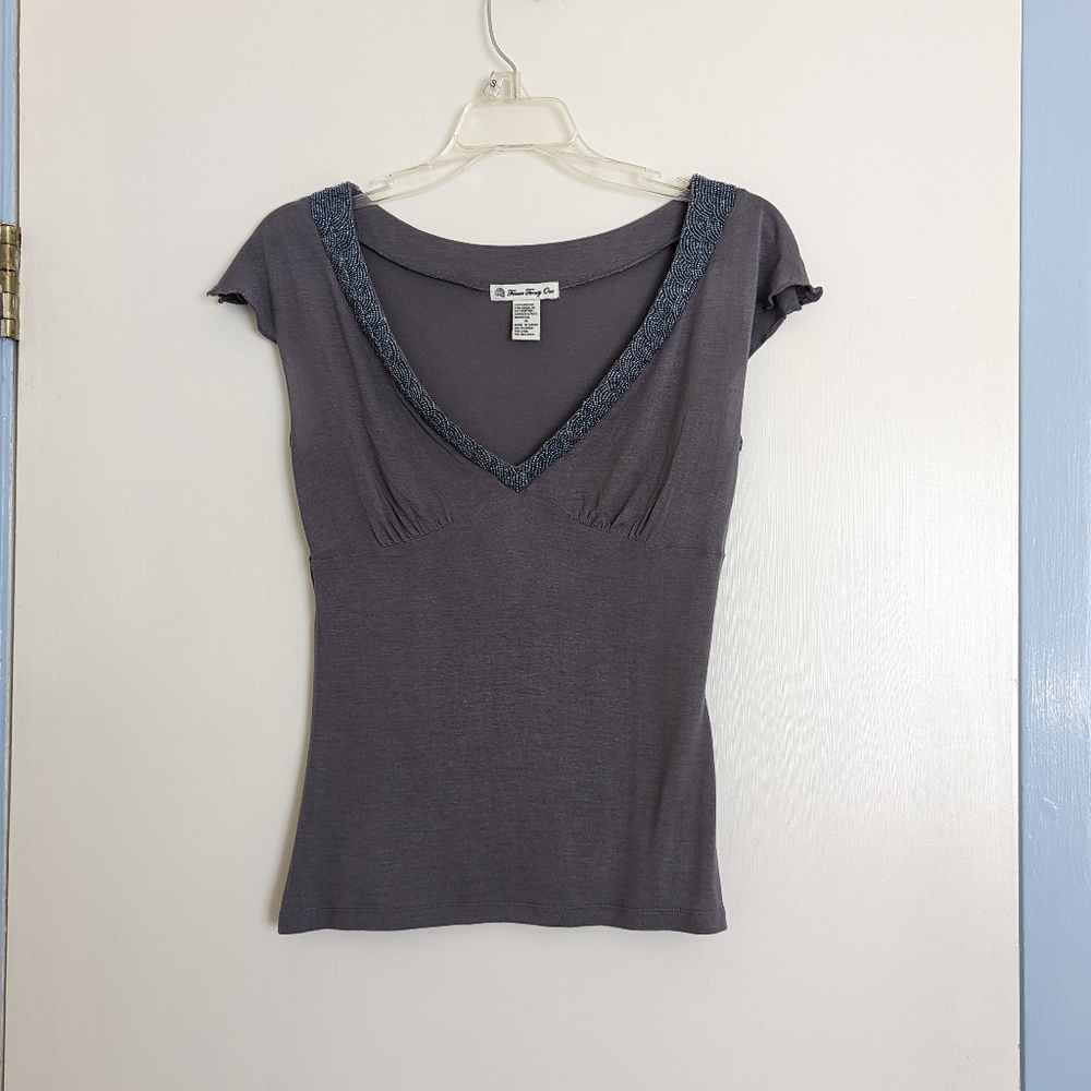 🎏3 for $20🎏 FOREVER TWENTY ONE gray top with beaded collar, size M